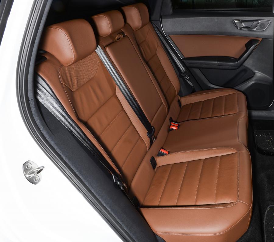Интерьер Seat Ateca 2016 года  (фото 31 из 47)